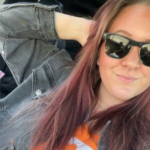 Meet your Posher, Alexis